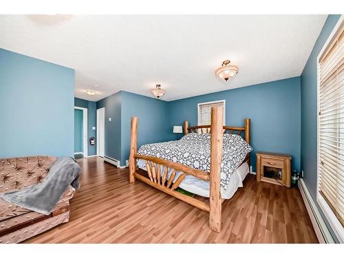 63 Sands Street, Rochon Sands, AB - Indoor Photo Showing Bedroom