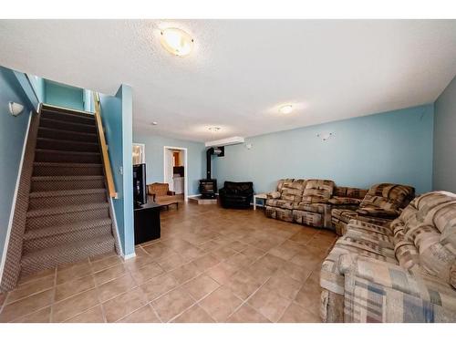 63 Sands Street, Rochon Sands, AB - Indoor Photo Showing Living Room