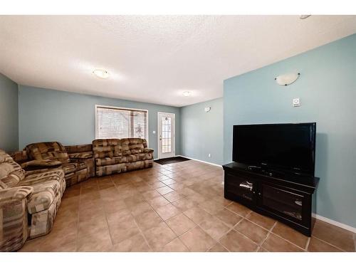 63 Sands Street, Rochon Sands, AB - Indoor Photo Showing Bedroom