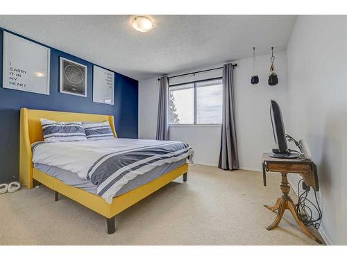 6888 78 Street Nw, Calgary, AB - Indoor Photo Showing Bedroom