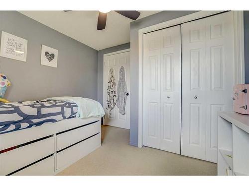 6888 78 Street Nw, Calgary, AB - Indoor Photo Showing Bedroom