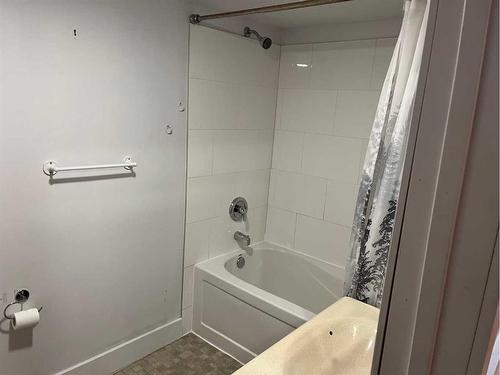 264 Bracewood Road Sw, Calgary, AB - Indoor Photo Showing Bathroom
