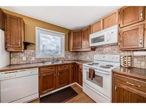 72 Parkwood Crescent, Strathmore, AB - Indoor Photo Showing Kitchen With Double Sink