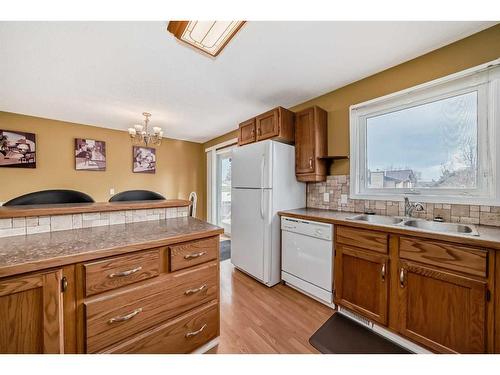 72 Parkwood Crescent, Strathmore, AB - Indoor Photo Showing Kitchen With Double Sink