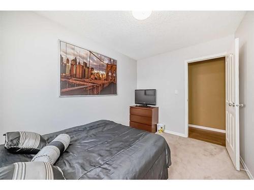 72 Parkwood Crescent, Strathmore, AB - Indoor Photo Showing Bedroom