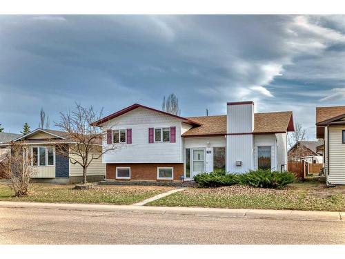 72 Parkwood Crescent, Strathmore, AB - Outdoor With Facade