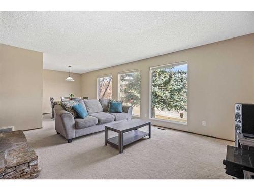 6423 Silver Ridge Drive Nw, Calgary, AB - Indoor Photo Showing Living Room