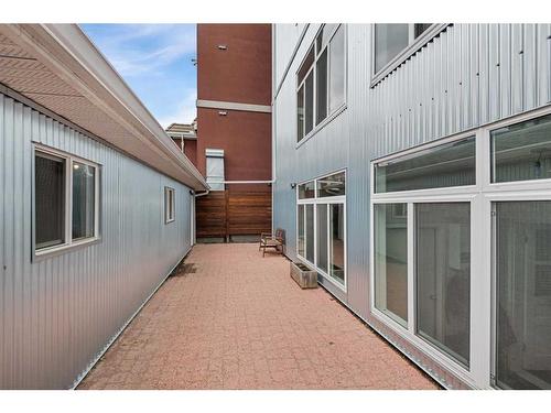 4-830 Memorial Drive Nw, Calgary, AB - Outdoor With Exterior