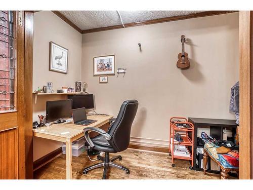 4-830 Memorial Drive Nw, Calgary, AB - Indoor Photo Showing Office