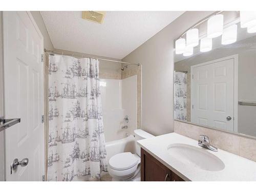 104 Prestwick Manor Se, Calgary, AB - Indoor Photo Showing Bathroom