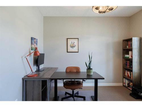 104 Prestwick Manor Se, Calgary, AB - Indoor Photo Showing Office