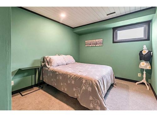610165 Meridian Street, Rural Foothills County, AB - Indoor Photo Showing Bedroom