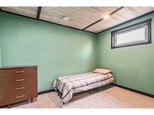 610165 Meridian Street, Rural Foothills County, AB - Indoor Photo Showing Bedroom