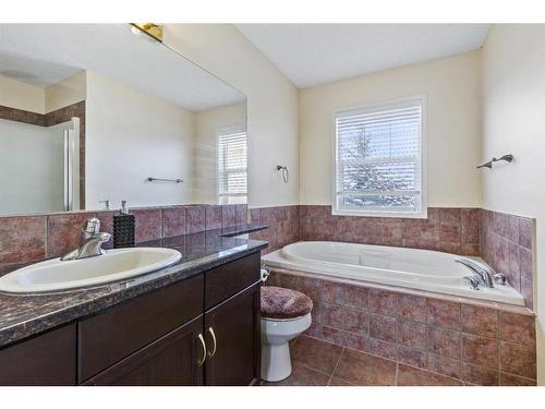 196 Everwillow Green Sw, Calgary, AB - Indoor Photo Showing Bathroom