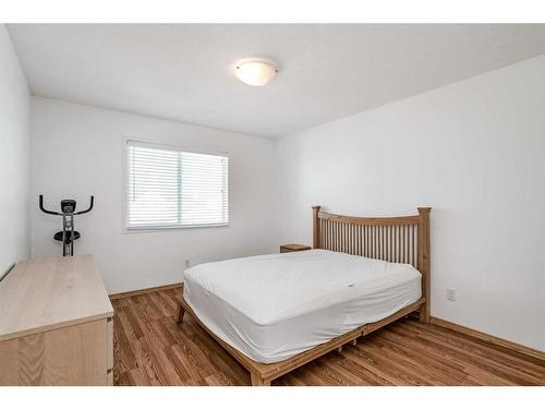 89 Cramond Crescent Se, Calgary, AB - Indoor Photo Showing Bedroom