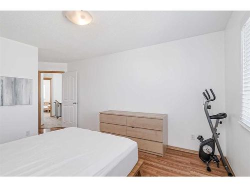 89 Cramond Crescent Se, Calgary, AB - Indoor Photo Showing Bedroom