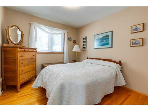 10727 Willowfern Drive Se, Calgary, AB - Indoor Photo Showing Bedroom