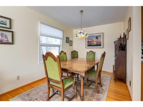 10727 Willowfern Drive Se, Calgary, AB - Indoor Photo Showing Dining Room