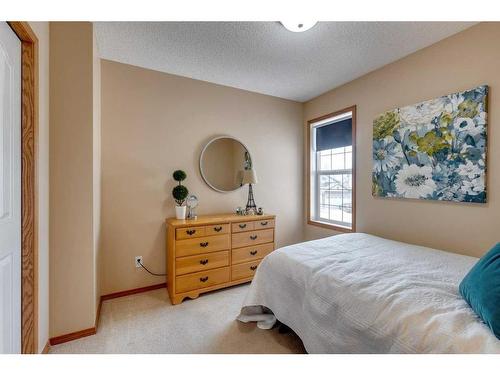 332 Cranfield Gardens Se, Calgary, AB - Indoor Photo Showing Bedroom