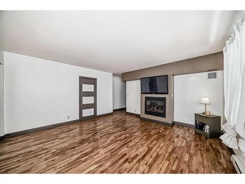 2-321 22 Avenue Sw, Calgary, AB - Indoor Photo Showing Other Room