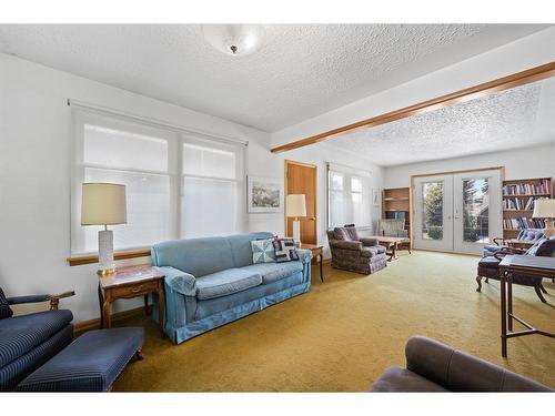 1208 39 Avenue Sw, Calgary, AB - Indoor Photo Showing Living Room