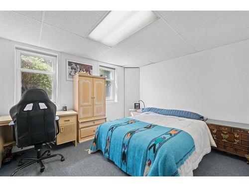 1208 39 Avenue Sw, Calgary, AB - Indoor Photo Showing Bedroom