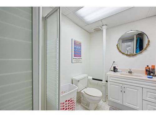 1208 39 Avenue Sw, Calgary, AB - Indoor Photo Showing Bathroom