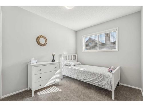 1-2209 28 Street Sw, Calgary, AB - Indoor Photo Showing Bedroom