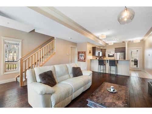 107-1728 35 Avenue Sw, Calgary, AB - Indoor Photo Showing Living Room
