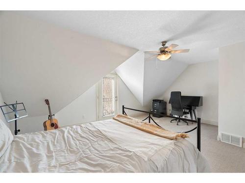107-1728 35 Avenue Sw, Calgary, AB - Indoor Photo Showing Bedroom
