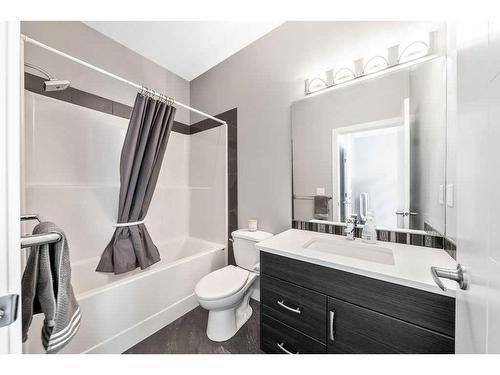 115-131 23 Avenue Ne, Calgary, AB - Indoor Photo Showing Bathroom