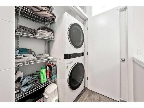 115-131 23 Avenue Ne, Calgary, AB - Indoor Photo Showing Laundry Room
