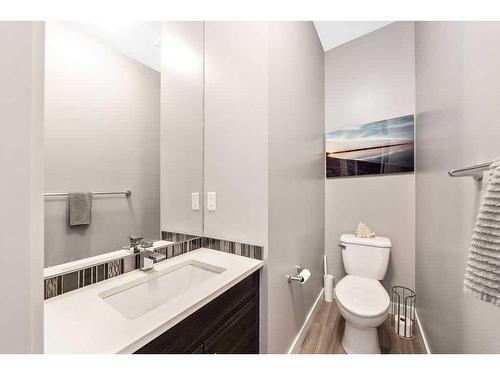 115-131 23 Avenue Ne, Calgary, AB - Indoor Photo Showing Bathroom