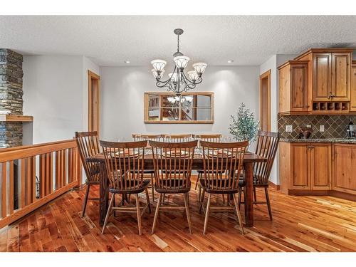 1-821 4Th Street, Canmore, AB - Indoor Photo Showing Dining Room