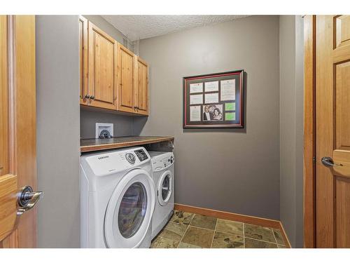 1-821 4Th Street, Canmore, AB - Indoor Photo Showing Laundry Room