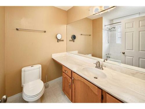 26 Silvergrove Close Nw, Calgary, AB - Indoor Photo Showing Bathroom