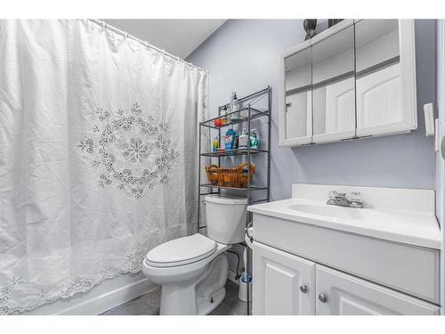 33 Bridleglen Road Sw, Calgary, AB - Indoor Photo Showing Bathroom