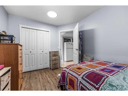 33 Bridleglen Road Sw, Calgary, AB - Indoor Photo Showing Bedroom