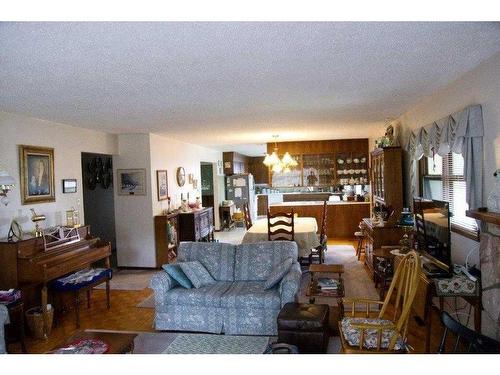 252054 Township Road 234 ( Glenmore Trail), Rural Wheatland County, AB - Indoor Photo Showing Living Room