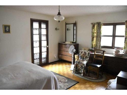 252054 Township Road 234 ( Glenmore Trail), Rural Wheatland County, AB - Indoor Photo Showing Bedroom