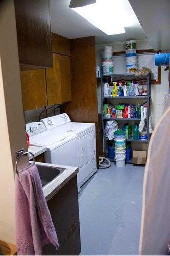 252054 Township Road 234 ( Glenmore Trail), Rural Wheatland County, AB - Indoor Photo Showing Laundry Room