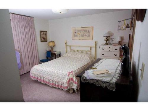 252054 Township Road 234 ( Glenmore Trail), Rural Wheatland County, AB - Indoor Photo Showing Bedroom