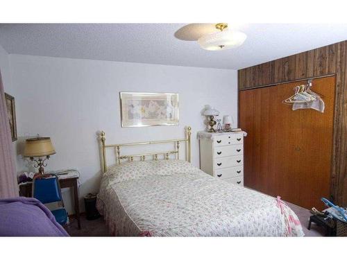 252054 Township Road 234 ( Glenmore Trail), Rural Wheatland County, AB - Indoor Photo Showing Bedroom