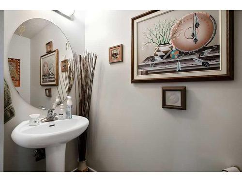 39 Saddlebrook Mews Ne, Calgary, AB - Indoor Photo Showing Bathroom