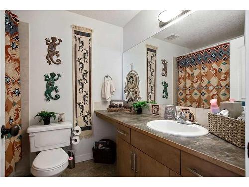 39 Saddlebrook Mews Ne, Calgary, AB - Indoor Photo Showing Bathroom