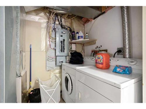 39 Saddlebrook Mews Ne, Calgary, AB - Indoor Photo Showing Laundry Room