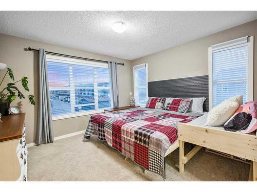 8 Evansridge Close Nw, Calgary, AB - Indoor Photo Showing Bedroom