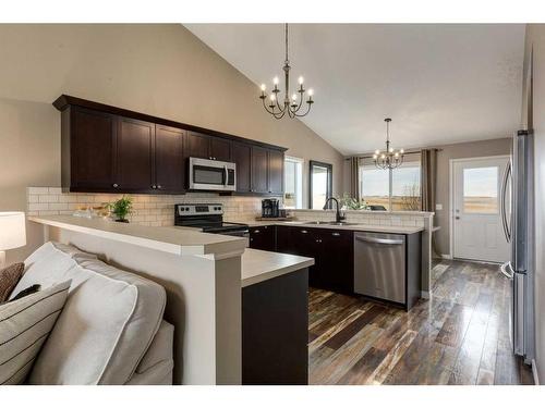 667 West Highland Crescent, Carstairs, AB - Indoor Photo Showing Kitchen