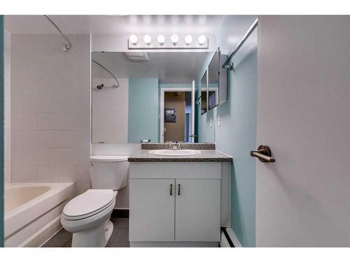 414-1040 15 Avenue Sw, Calgary, AB - Indoor Photo Showing Bathroom