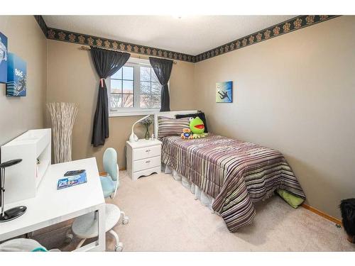 4065 Edgevalley Landing Nw, Calgary, AB - Indoor Photo Showing Bedroom